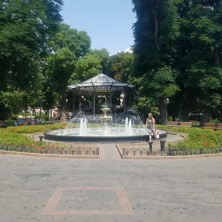 двухкомнатная квартира,500м и дерибасовская Odessa