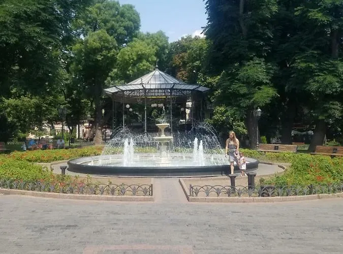 двухкомнатная квартира,500м и дерибасовская 敖德萨